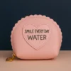 Monedero pequeño con cierre y diseño en corazón